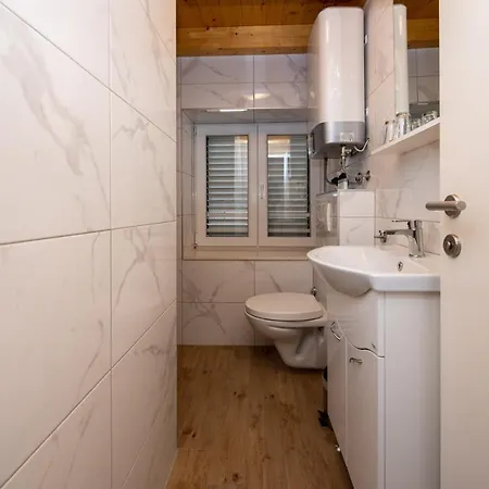 Lighthouse Apartman *