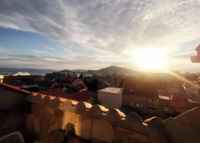 Daire Lighthouse Split