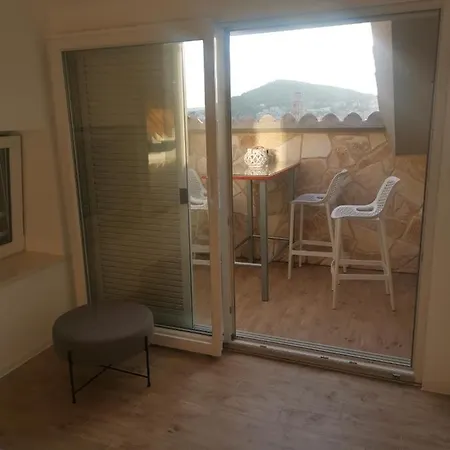 Lighthouse Apartment *