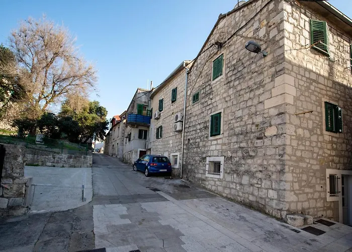 Lighthouse アパート