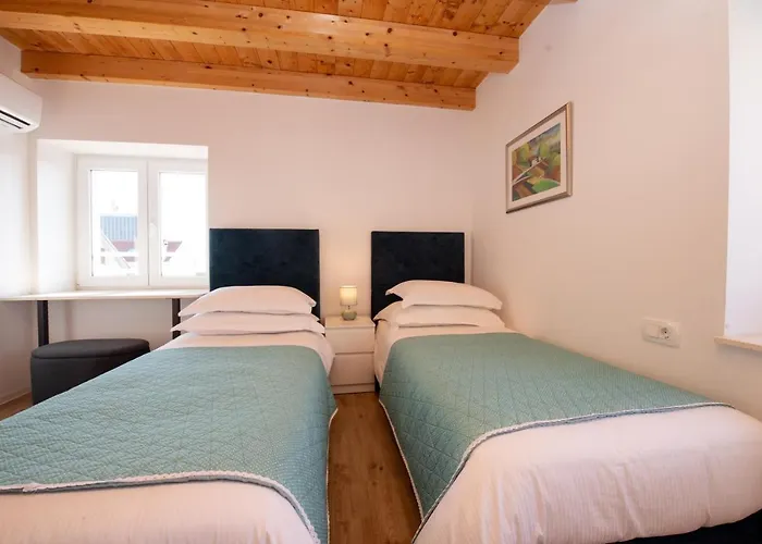 Lighthouse アパート